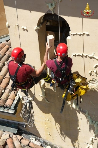 Vigili del Fuoco_emergenza terremoto.jpg