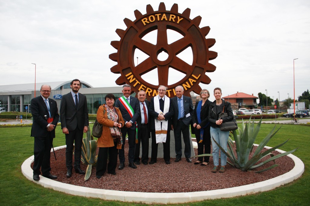 al centro il sindaco Palo Lucchi, Domenico Scarpellini, Mons. Piero Altieri e Gianluigi Trevisani