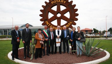 al centro il sindaco Palo Lucchi, Domenico Scarpellini, Mons. Piero Altieri e Gianluigi Trevisani