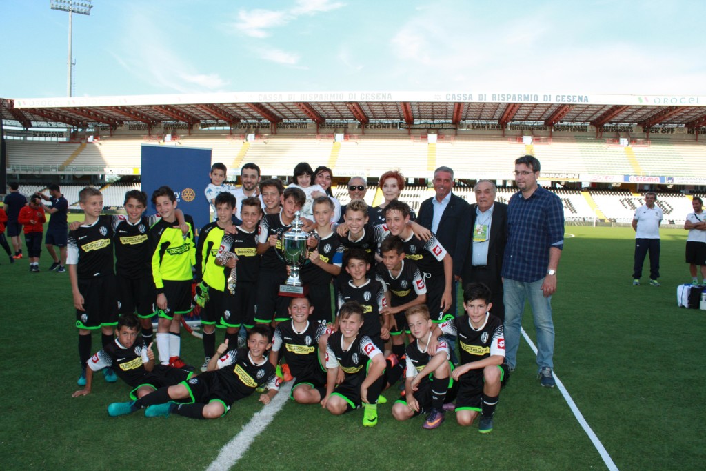 la squadra 1° classificata alla IV edizione del Toreneo Memorial Alfredo Valentini