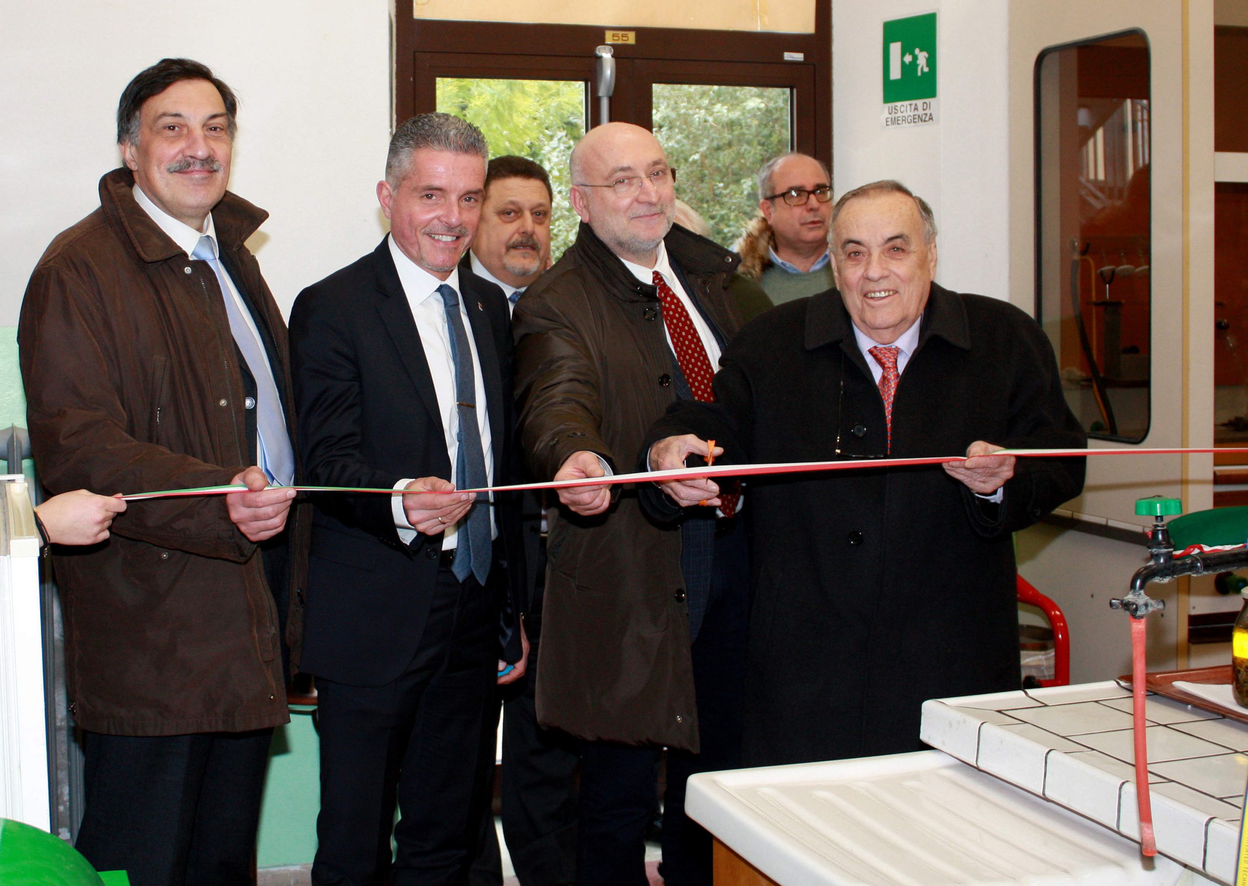 Il Rotary Cesena dona 20mila euro in attrezzature da laboratorio all'Istituto Agrario